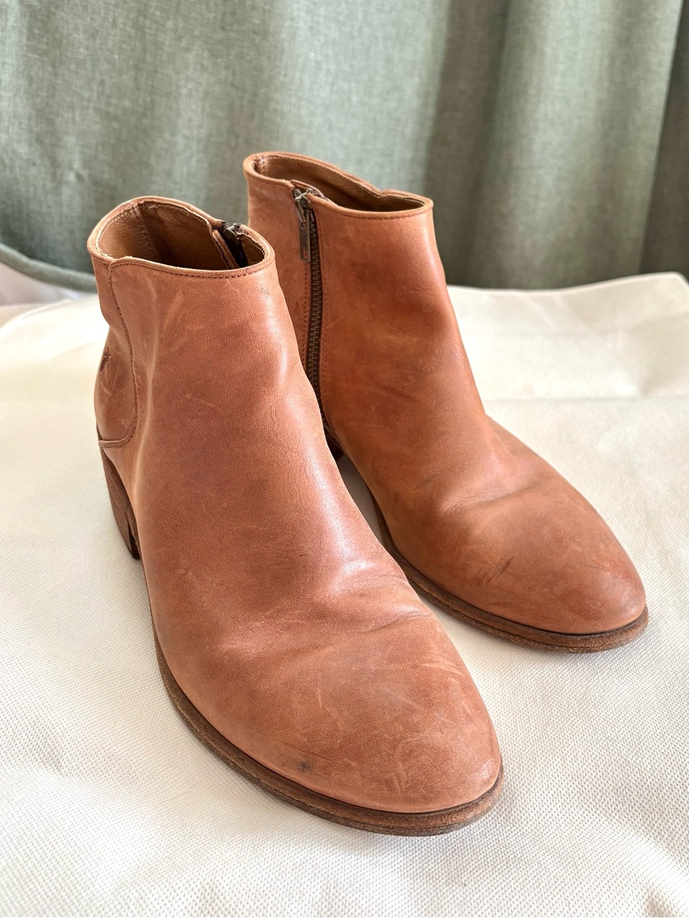 Frye Carson Piping Bootie size 10 - Picture 2 of 8